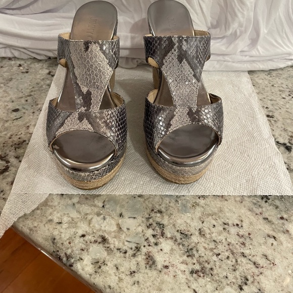 Jimmy Choo T-strap neutral python 35.5 in near perfect condition - Picture 2 of 9